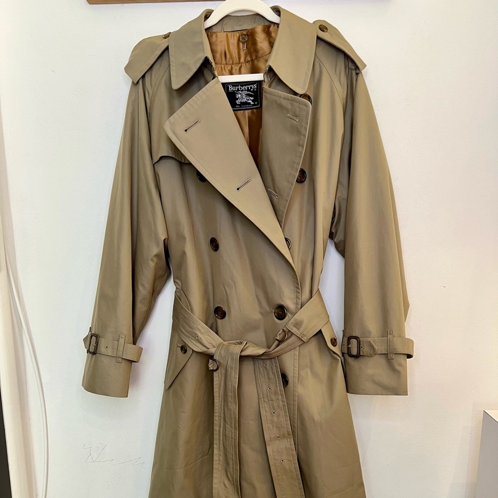 *Vintage* Burberry trench coat with 100% wool liner. Perfect condition.